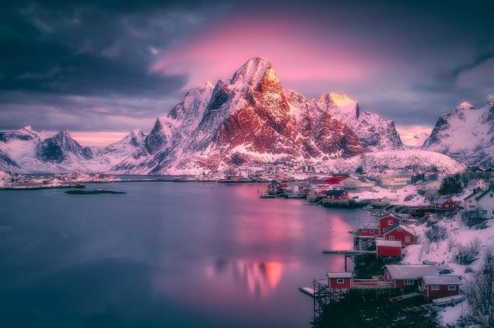 горы озеро норвегия на закате