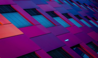 здание фасад фиолетовый окна
