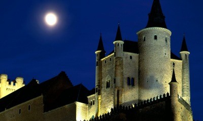 Замок над луной