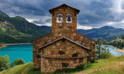 колокольня озеро склон на холме