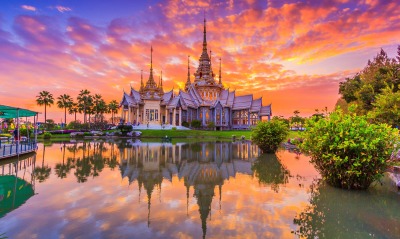 тайланд храм на закате озеро