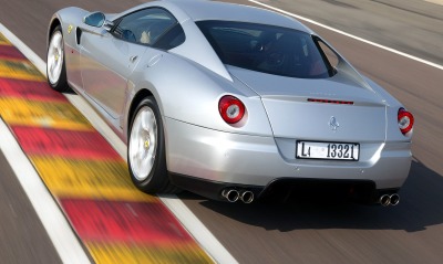 Серебристый Ferrari