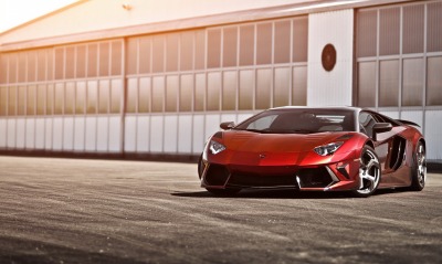 Бордовый Lamborghini
