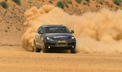 Audi Q7 в пустыне