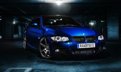 синяя BMW