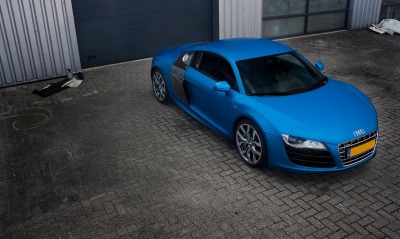 голубая Audi