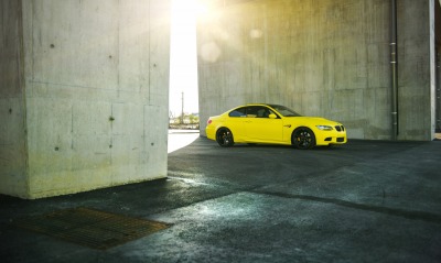 BMW M5 Желтая