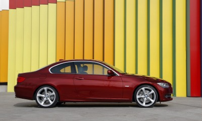 BMW в бордовом цвете
