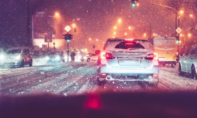 город автомобили дорога снег