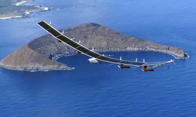 Самолет с солнечными батареями