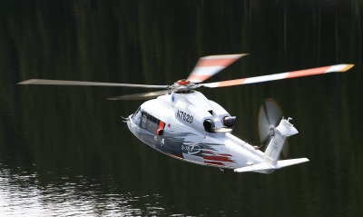 вертолет, над водой