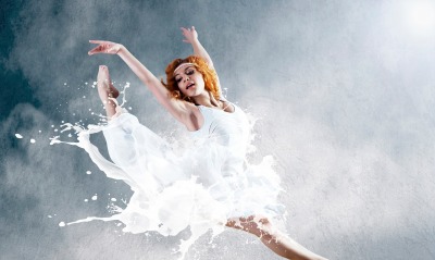 Девушка балерина платье брызги