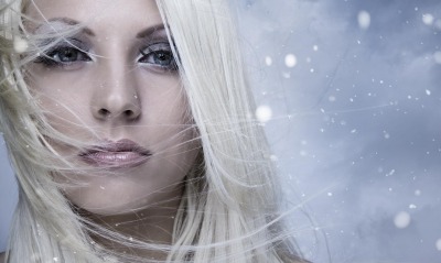 Девушка зима волосы снег