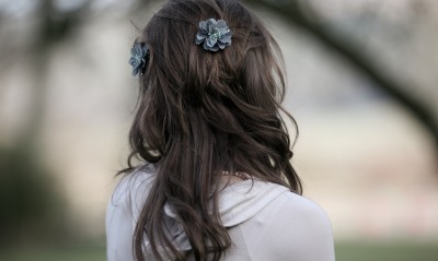 Волосы с цветками