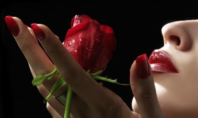 Роза, губы, ногти