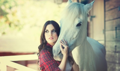 девушка, бела лошадь