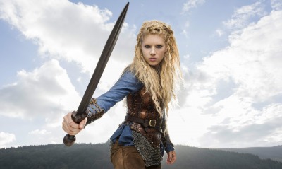 девушка-викинг, меч