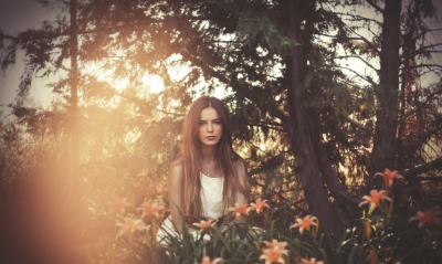 девушка, деревья солнце цветы