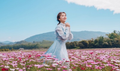 девушки азии азиатка цветочное поле