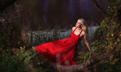 девушка платье в красном