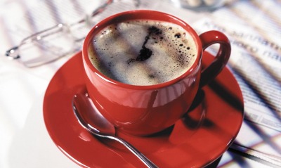 Красная чашечка кофе