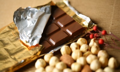 Шоколадка с орехами
