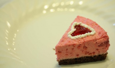 Кусок торта с сердечком