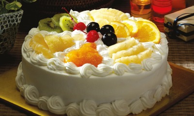 Кремовый торт с фруктами
