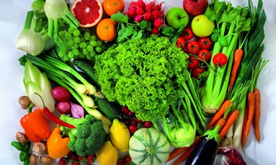 яркие фрукты с овощами