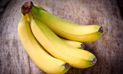 бананы, стол