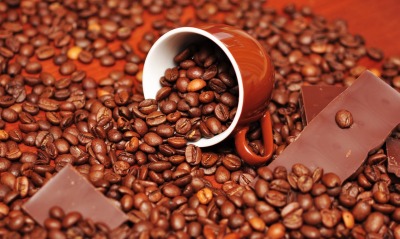 кофейные зерна кофе чашка шоколадка
