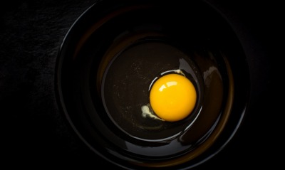 миска, яйцо