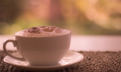 чашка капучино утренний кофе