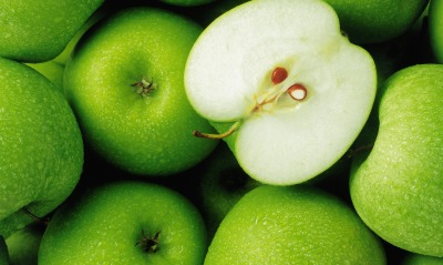 яблоки зеленые крупный план дольки