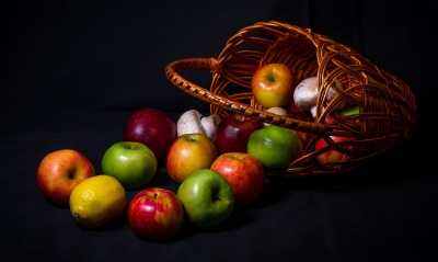 яблоки корзина натюрморт