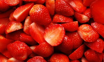клубника спелая красная ягоды