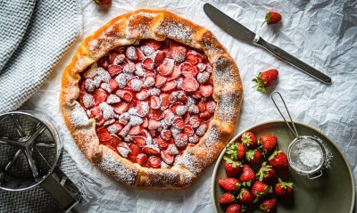 тарелка клубника ягода пирог