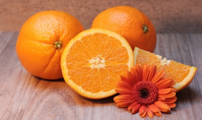 апельсины на столе фрукты