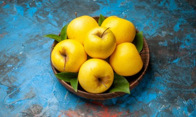 натюрморт яблоки тарелка желтые