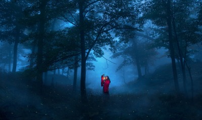 лес мрак ночь девушка фонарь туман