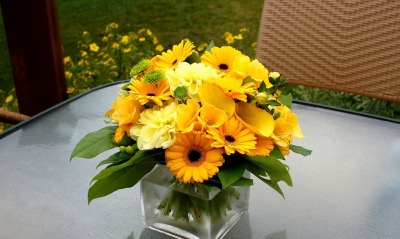букет желтых цветов, ваза
