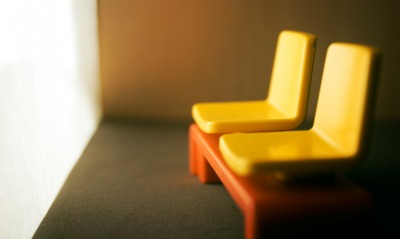 Желтые стулья