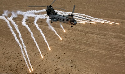 Вертолет с тепловыми ракетами