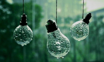 Лампочки на дожде