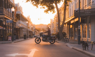 улица, мотоциклист