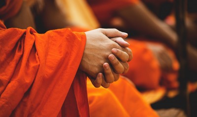 руки, монах
