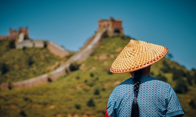 китай китайская стена холмы человек шляпа