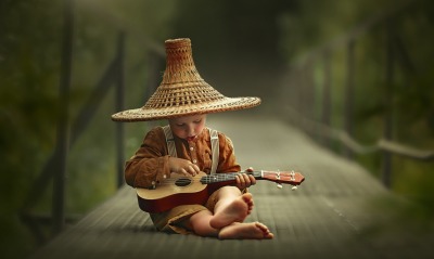 мальчик ребенок гитара шляпка мост