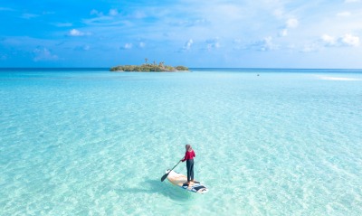 залив море остров девушка серфинг