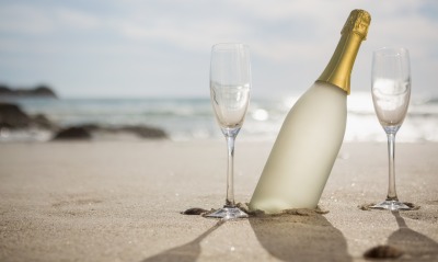 шампанское бокалы берег песок